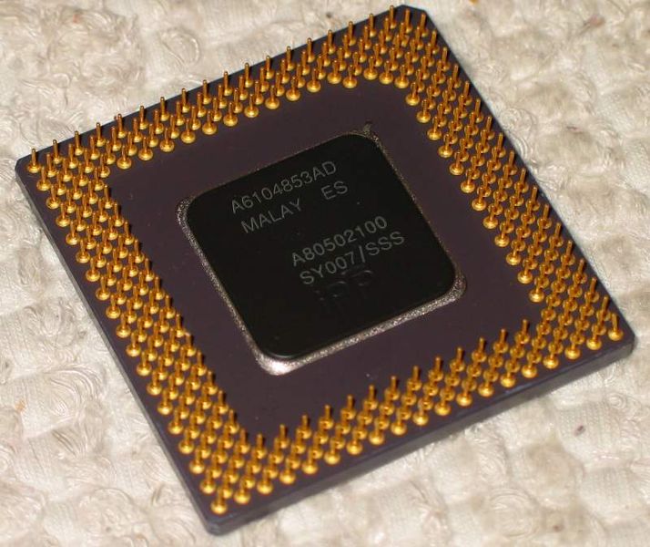 Plik:Suoritin Intel Pentium 100MHz.jpg